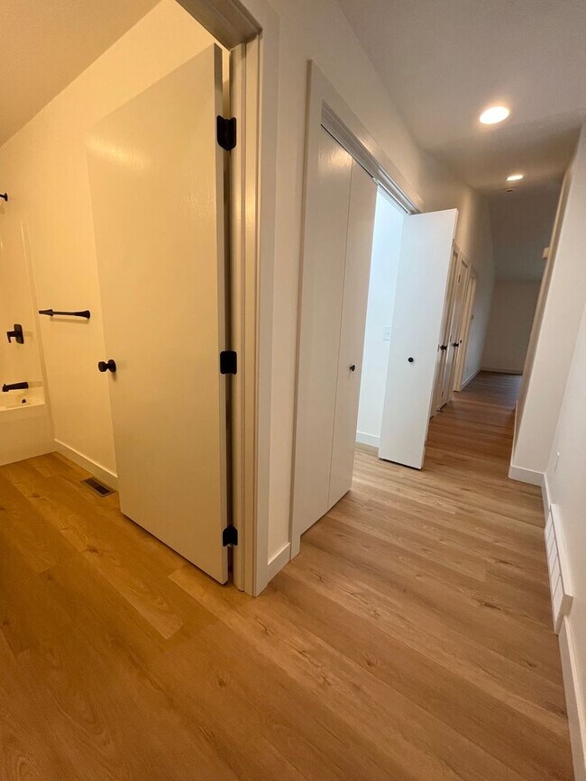 Building Photo - 3 Bed/3 Bath Twinhome in Brandon, SD!