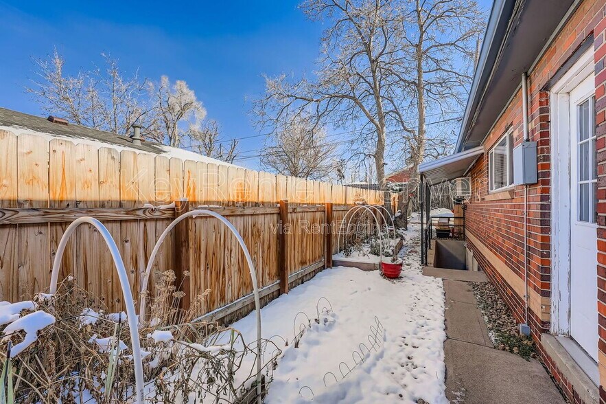 Building Photo - 2928 Milwaukee St