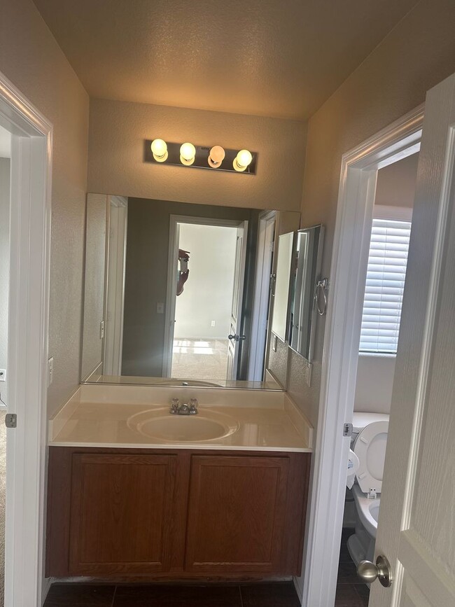 Building Photo - Henderson!!! Community: Cadence!! 4 Bedrooms!!! Bed & Full bath downstairs!! Loft/computer area u...