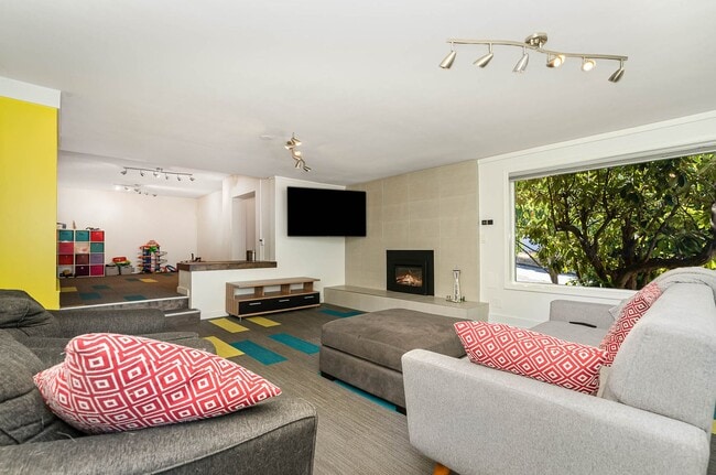 Building Photo - 3Bd/2.75Ba Seattle House