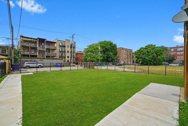 Building Photo - 6220 S Kenwood Ave