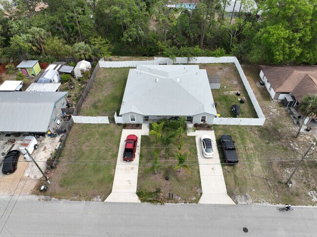Building Photo - 2027/2029 Guava Drive