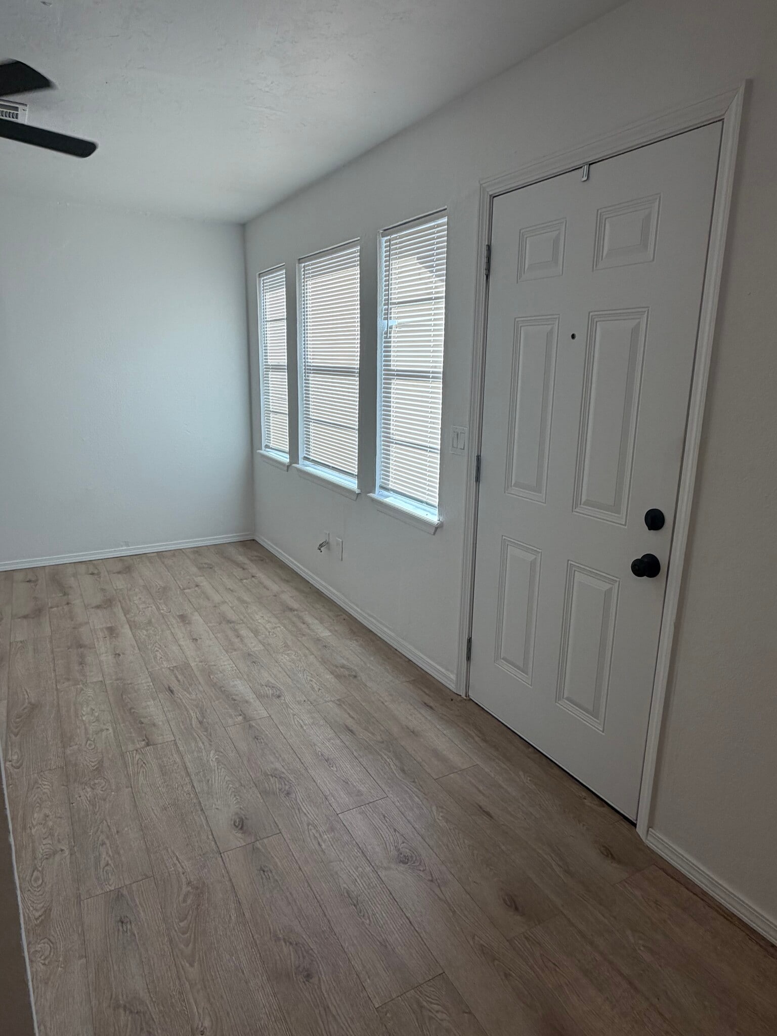 Living area with lots of natural light! - 615 S 6th St