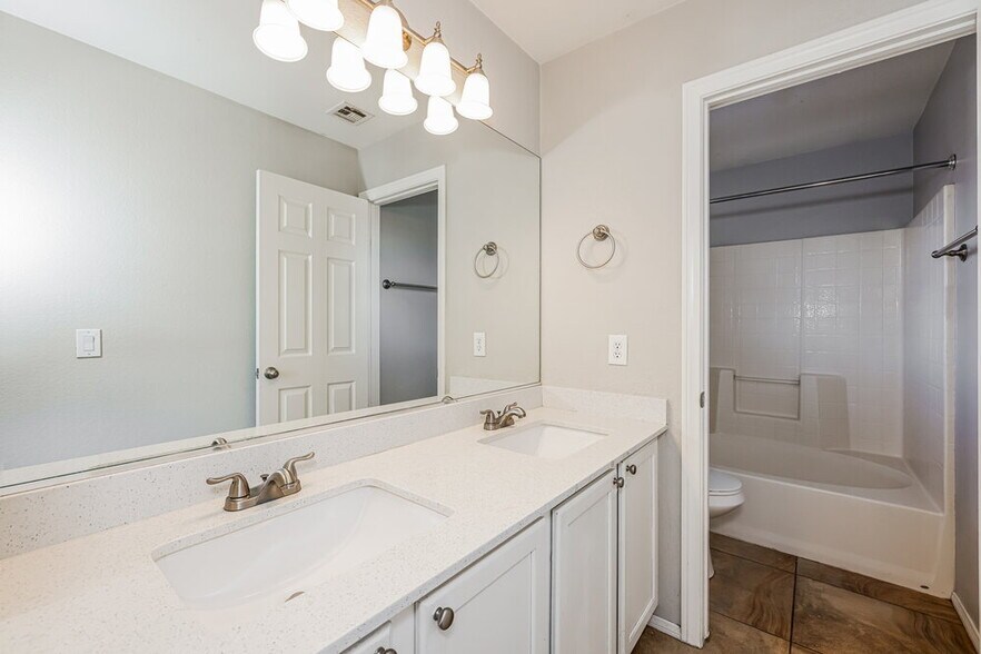 Building Photo - 6517 Coffeeville Creek Dr