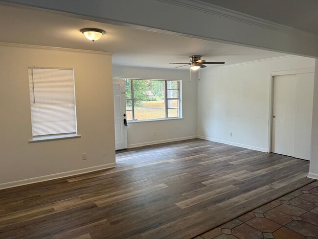 Building Photo - 1821 S Brookwood Dr