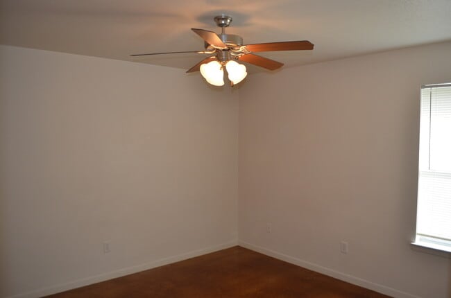 Building Photo - 318 Elbert Ln