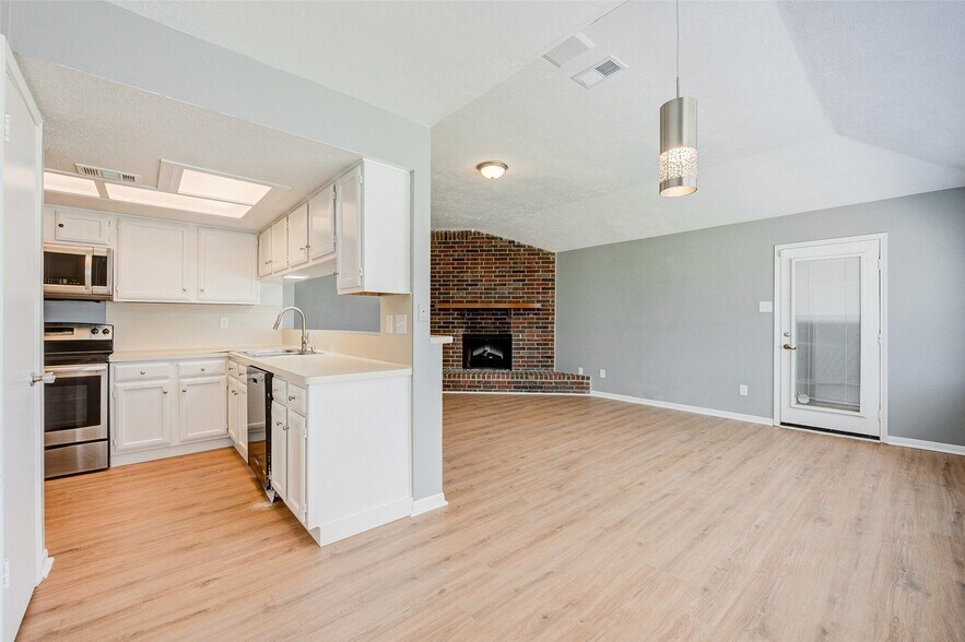Building Photo - 11602 Lennington Ln