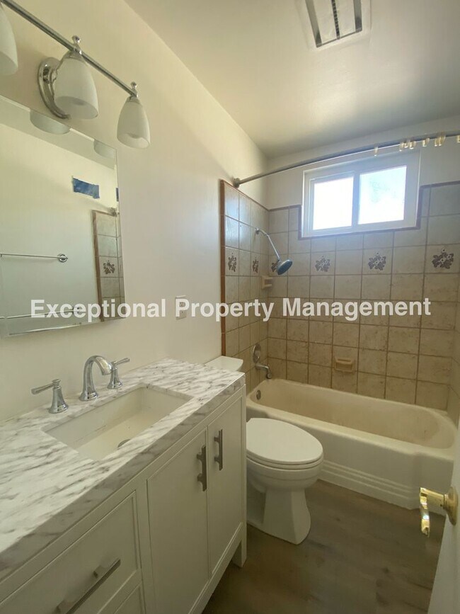 Building Photo - Great 4 bedroom 2 bath single story home