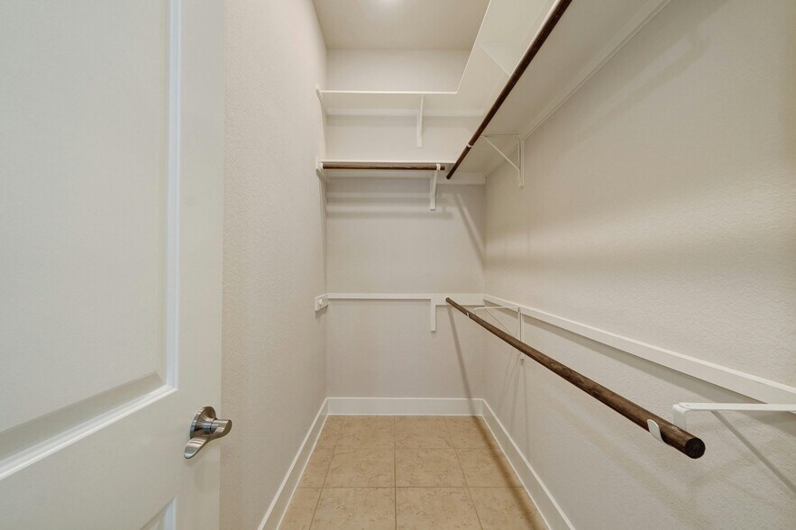 Building Photo - 3421 Blumie St