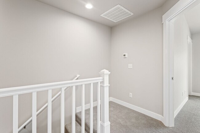 Building Photo - Brand New Townhouse in Yakima!