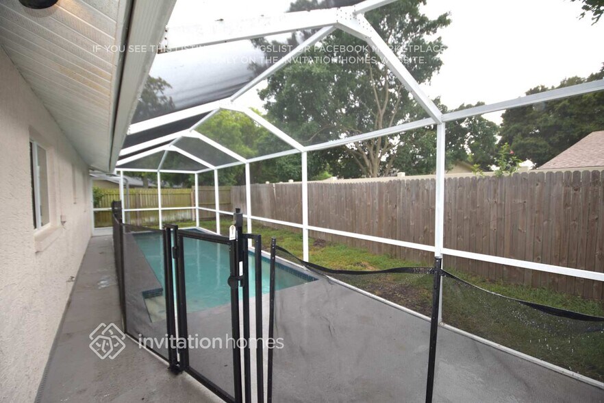 Building Photo - 488 Macleod Terrace