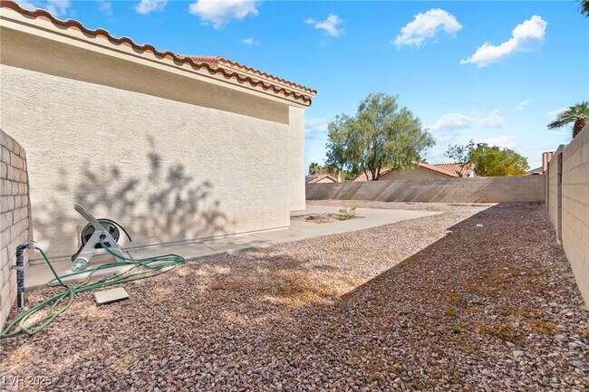 Building Photo - 497 Coco Palms Ave