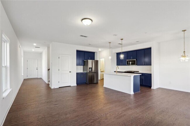 Building Photo - 727 Carmes Dr