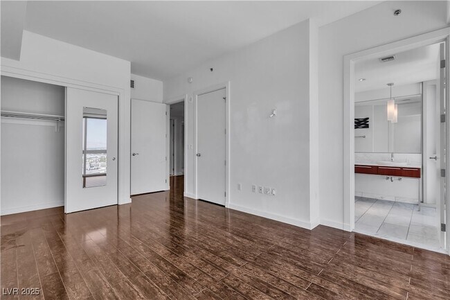 Building Photo - 4471 Dean Martin Dr