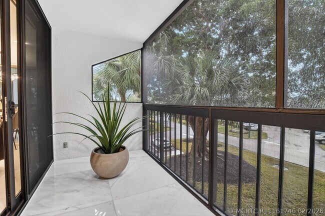 Building Photo - 1834 Bridgewood Dr