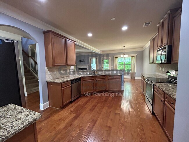 Building Photo - 124 Village Pl