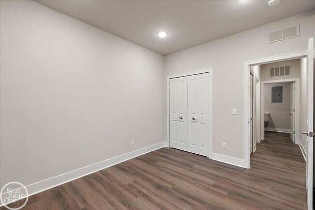 Building Photo - 2850 Barrington Square