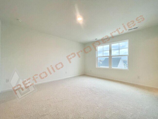 Building Photo - Brand New 3 Story, 4 bedroom, 3.5 bathroom Townhome Featuring a 1st floor Guest Suite, 2 Car Gara...