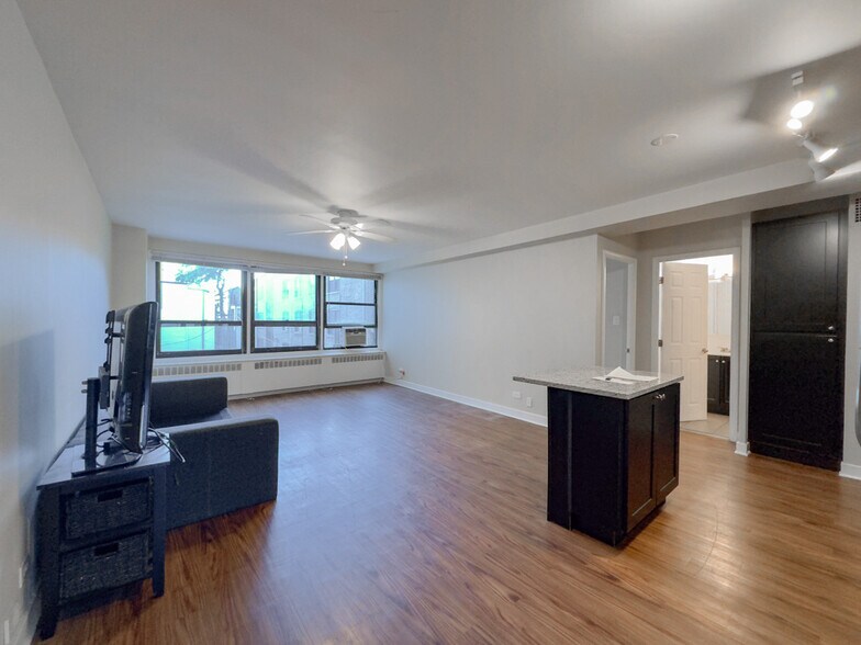 Building Photo - 4180 N Marine Dr