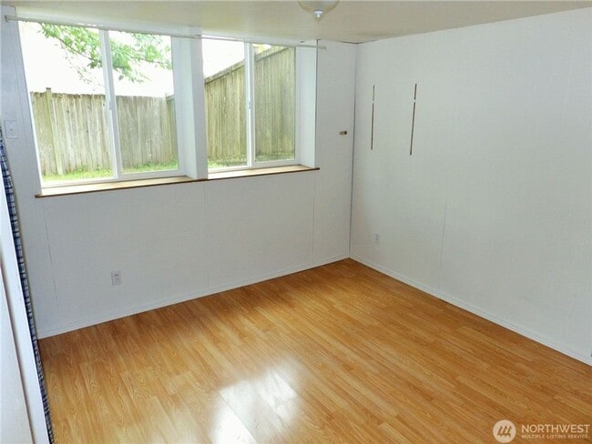 Building Photo - 5Bd/2Ba Bellevue Home