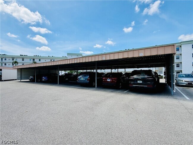 Building Photo - 1580 Pine Valley Dr