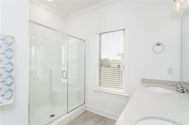 Building Photo - 2332 Rutland Rd