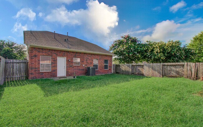 Building Photo - 14034 Chelseahurst Ln