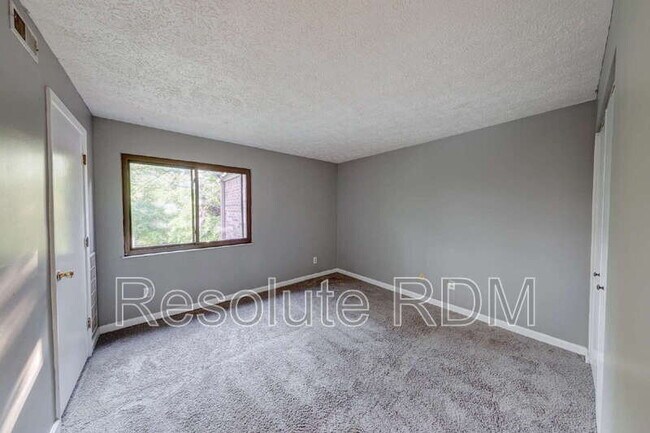 Building Photo - 4470 Village Ln