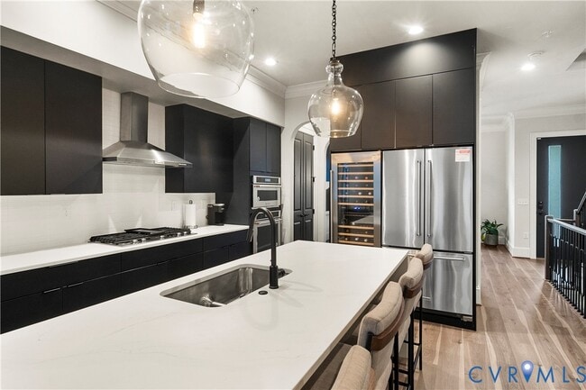 Building Photo - 441 W 7th St