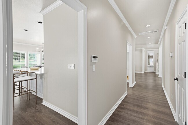 Building Photo - 408 W Fairway Ct
