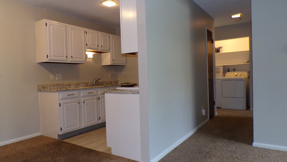 Building Photo - 998 W Beaver Creek Blvd