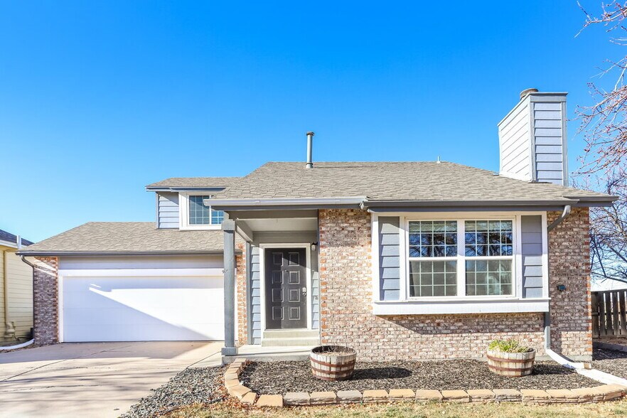 Primary Photo - 981 Conifer Ct