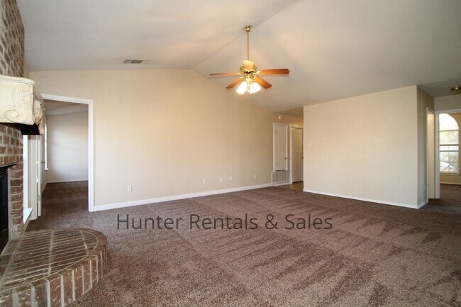 Building Photo - Comfortable 3-Bedroom Home in the Stratfor...