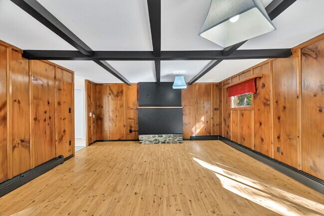 Building Photo - Mid-Century Cool Meets Maine Serenity Design. Privacy. Location. This one has it all.
