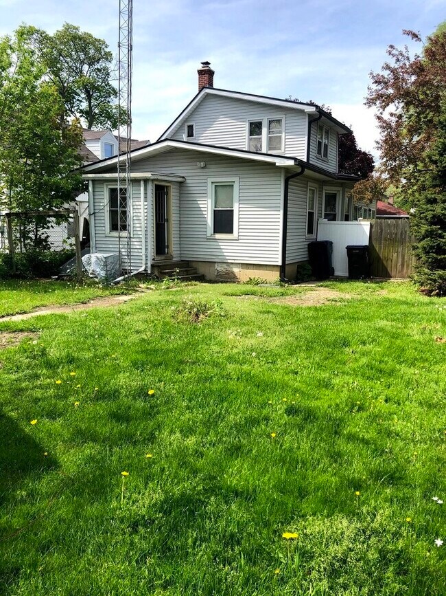 Building Photo - 1201 Brookside Ave