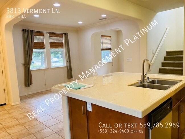 Building Photo - 3813 Vermont Ln