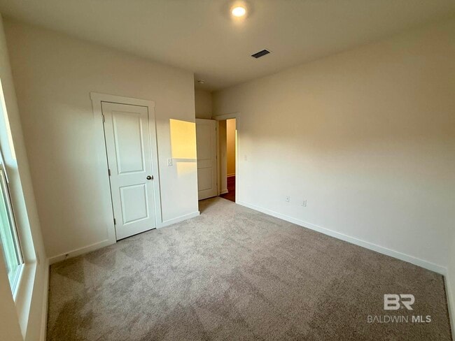 Building Photo - 19293 Maple Crest Loop