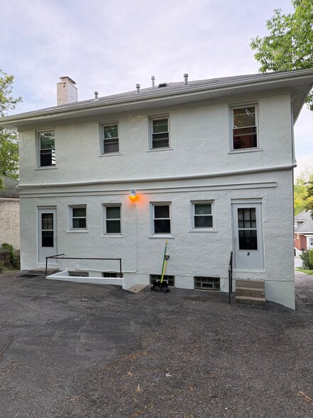 Building Photo - 2615 Sheridan Dr