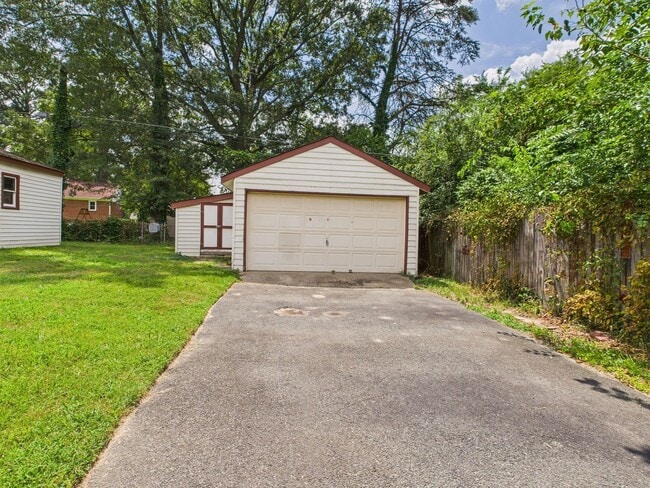 Building Photo - 1709 Glenview Rd