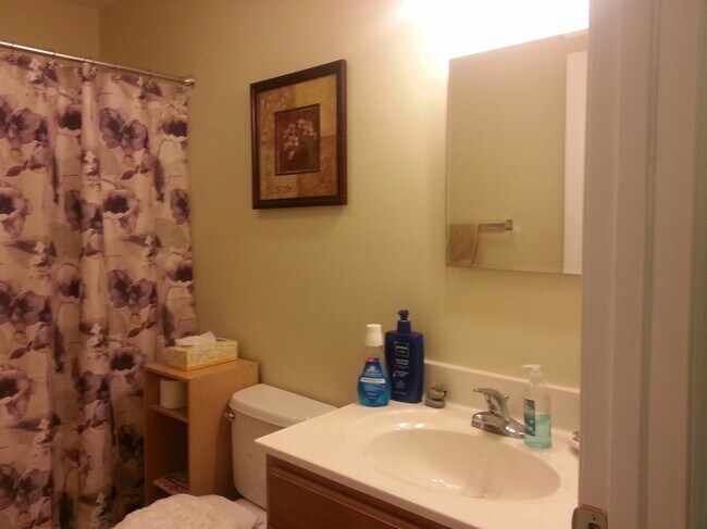 Building Photo - 232 Roxbury Rd