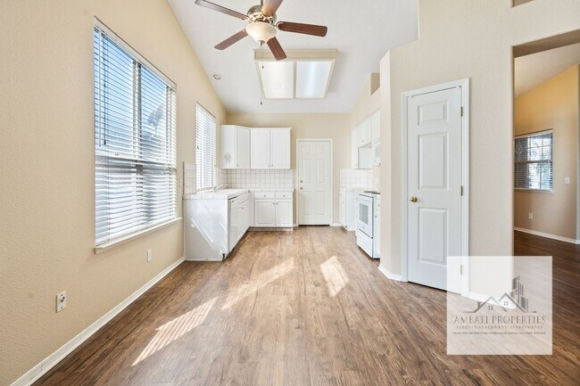 Building Photo - 3 Bed 2 Bath in Clovis Unified School District!
