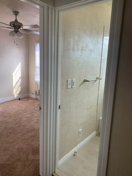 Building Photo - 342 E 84th St