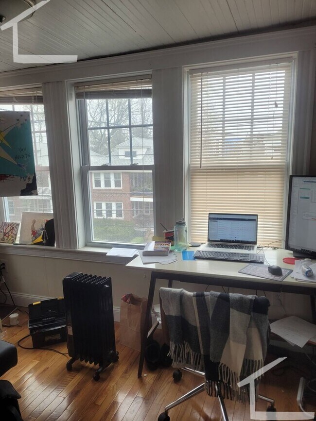 Building Photo - No Brokers Fee, Steps from the T Stop. Eat-in Kitchen, Laundry on a Site, Parking for Rent