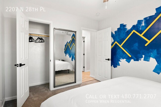 Building Photo - 2207 N 28th Pl