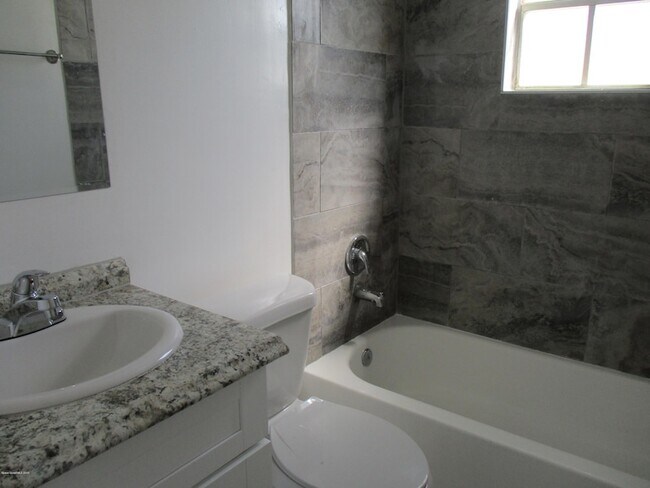Building Photo - 474 Tuloma Ave SW
