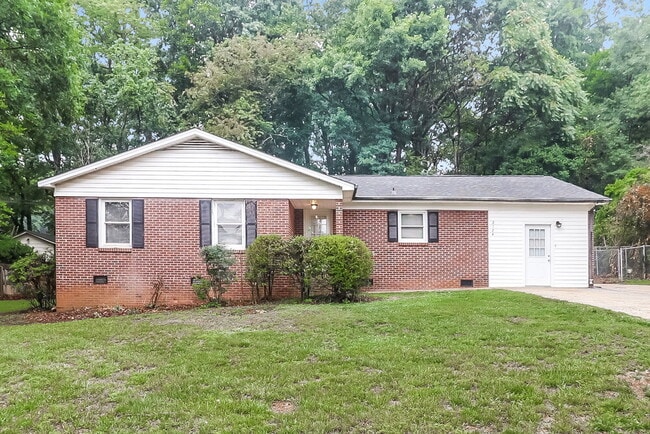 Building Photo - 2124 Foxhunt Dr