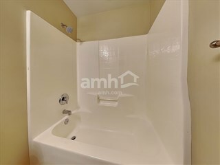 Building Photo - 408 Lakewind Dr
