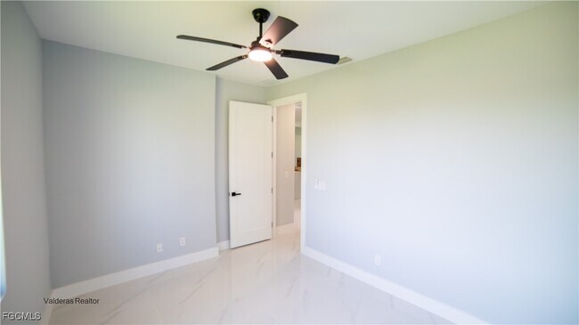 Building Photo - 2401-2403 Matena Ave S