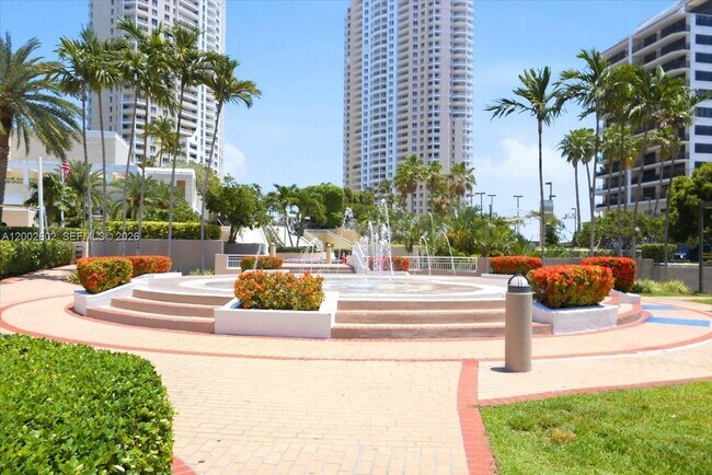 Building Photo - 801 Brickell Key Blvd