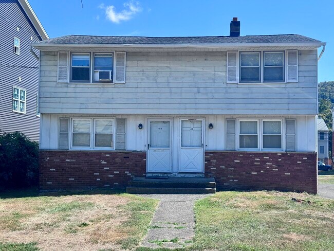 Primary Photo - 40 Mettler St